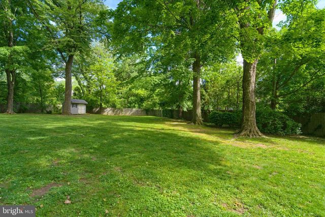 1070 BLUE ROCK LN, Blue Bell, PA 19422