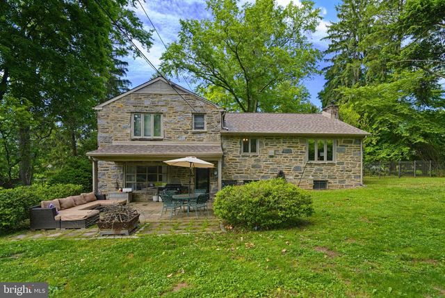 1070 BLUE ROCK LN, Blue Bell, PA 19422