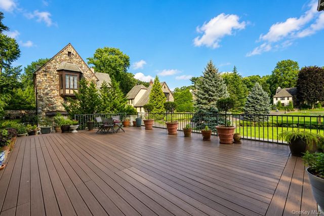 79 Flagg Court, Staten Island, NY 10304