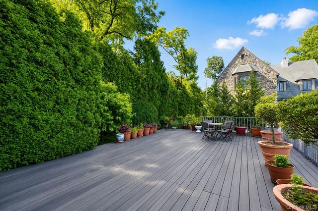 79 Flagg Court, Staten Island, NY 10304