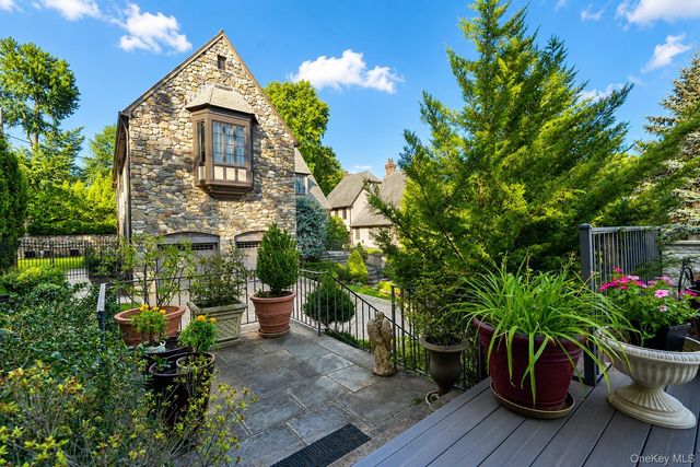 79 Flagg Court, Staten Island, NY 10304