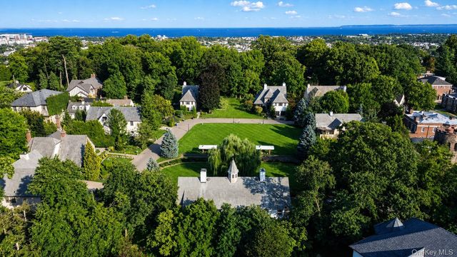 79 Flagg Court, Staten Island, NY 10304