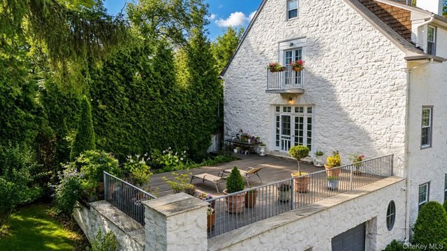 79 Flagg Court, Staten Island, NY 10304