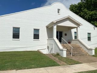 104 ROBINSON S, Cleburne, TX 76031