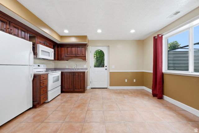 10218 S SANDY WILLOWS CV, Sandy, UT 84070