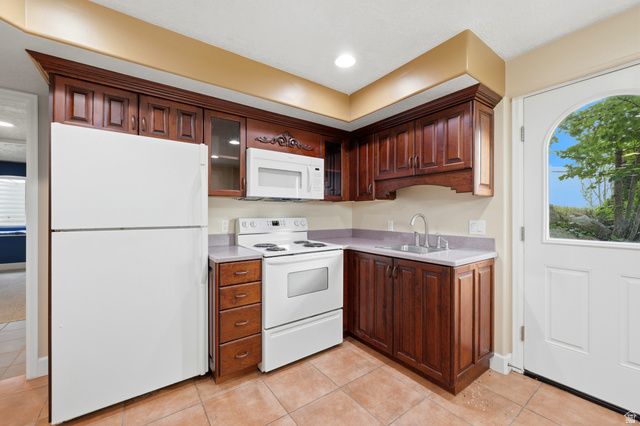 10218 S SANDY WILLOWS CV, Sandy, UT 84070