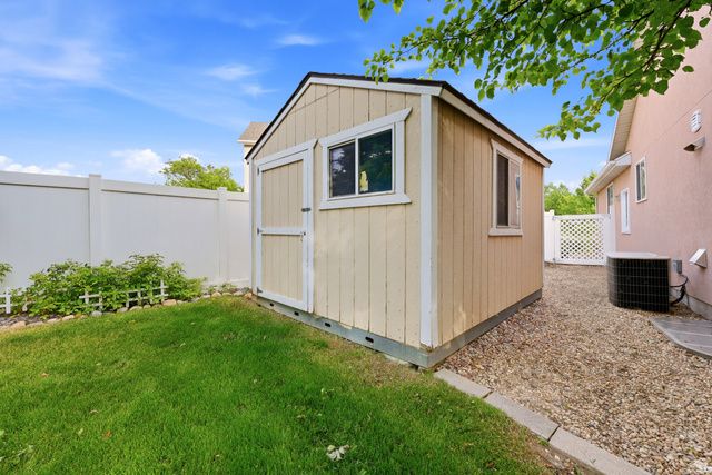 10218 S SANDY WILLOWS CV, Sandy, UT 84070
