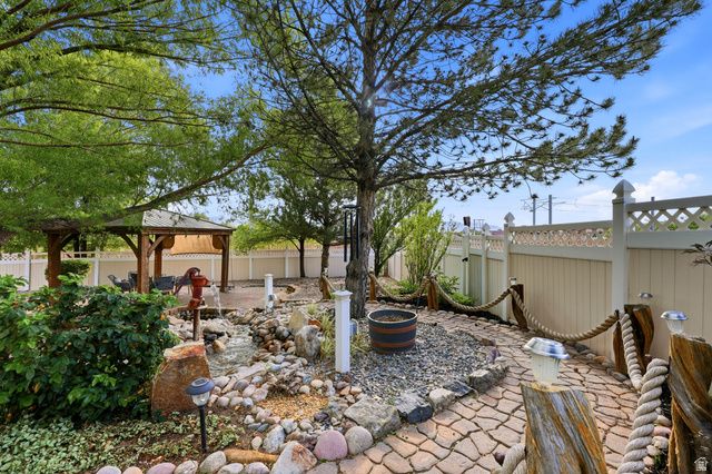 10218 S SANDY WILLOWS CV, Sandy, UT 84070