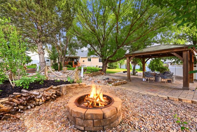 10218 S SANDY WILLOWS CV, Sandy, UT 84070