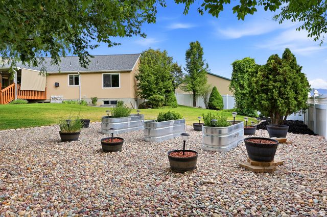 10218 S SANDY WILLOWS CV, Sandy, UT 84070