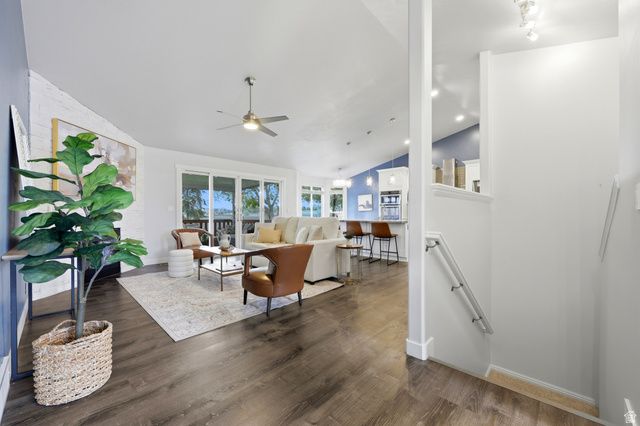10218 S SANDY WILLOWS CV, Sandy, UT 84070