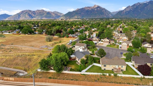 10218 S SANDY WILLOWS CV, Sandy, UT 84070