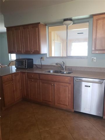 714 INDIAN WELLS AVENUE, Sun City Center, FL 33573