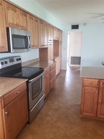 714 INDIAN WELLS AVENUE, Sun City Center, FL 33573