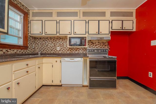 18 AVENAL RD, Baltimore, MD 21221