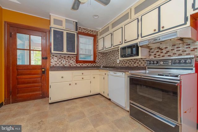 18 AVENAL RD, Baltimore, MD 21221