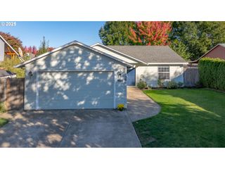 130 Sw WEST HILLS Dr, Mc Minnville, OR 97128