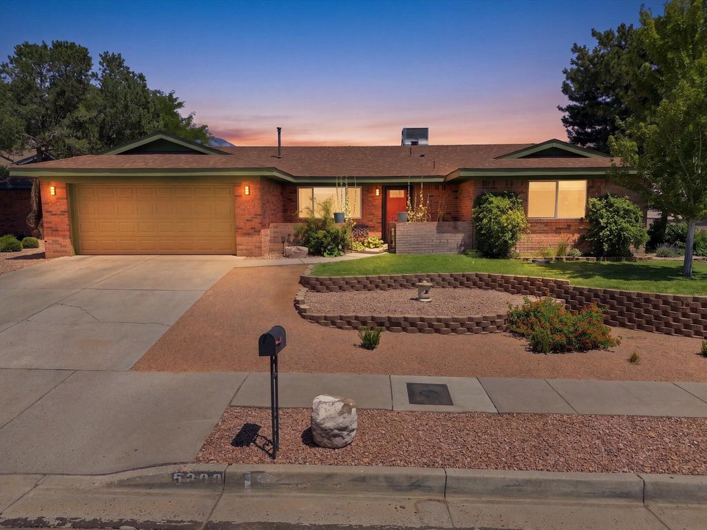 5300 Dee Drive NE, Albuquerque, NM 87111