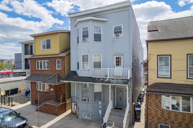 80 Elm St, Newark City, NJ 07105