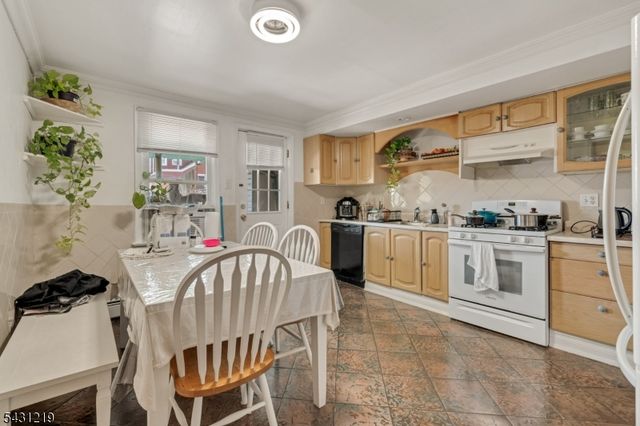 80 Elm St, Newark City, NJ 07105