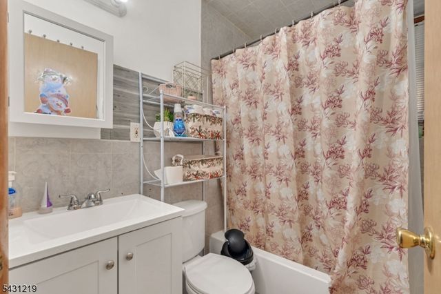80 Elm St, Newark City, NJ 07105