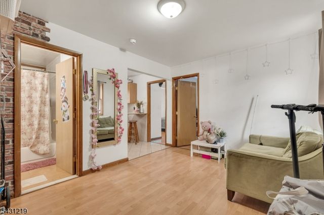 80 Elm St, Newark City, NJ 07105