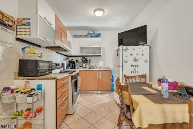 80 Elm St, Newark City, NJ 07105