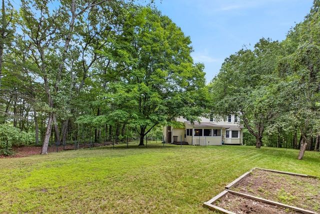 81 Moon Hill Rd, Northbridge, MA 01534