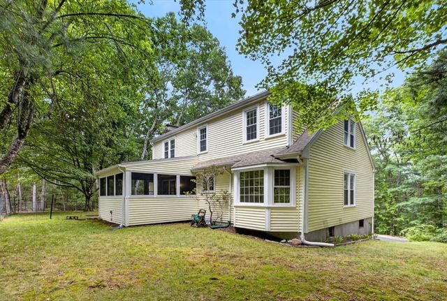 81 Moon Hill Rd, Northbridge, MA 01534