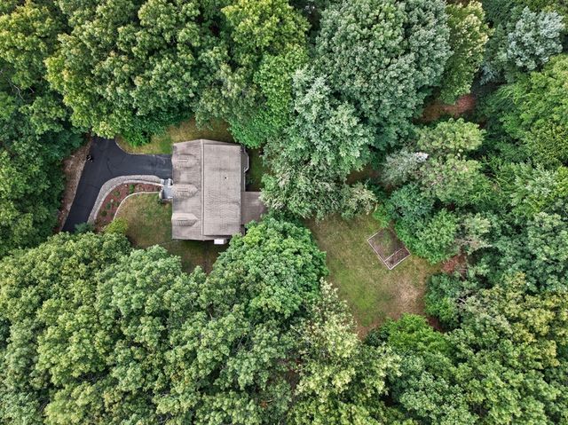 81 Moon Hill Rd, Northbridge, MA 01534
