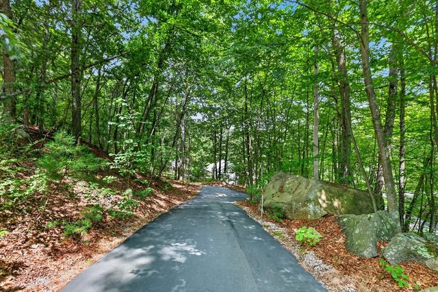81 Moon Hill Rd, Northbridge, MA 01534