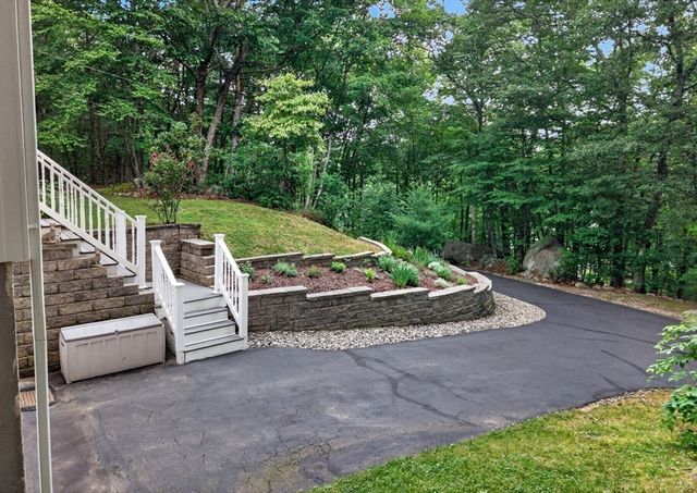 81 Moon Hill Rd, Northbridge, MA 01534