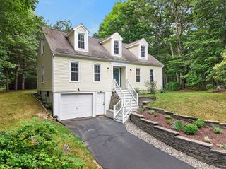81 Moon Hill Rd, Northbridge, MA 01534