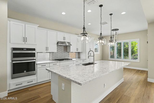 10331 E THORNTON Avenue, Mesa, AZ 85212