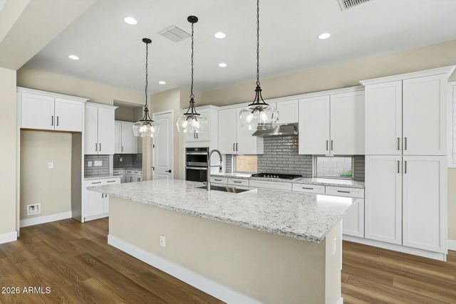 10331 E THORNTON Avenue, Mesa, AZ 85212