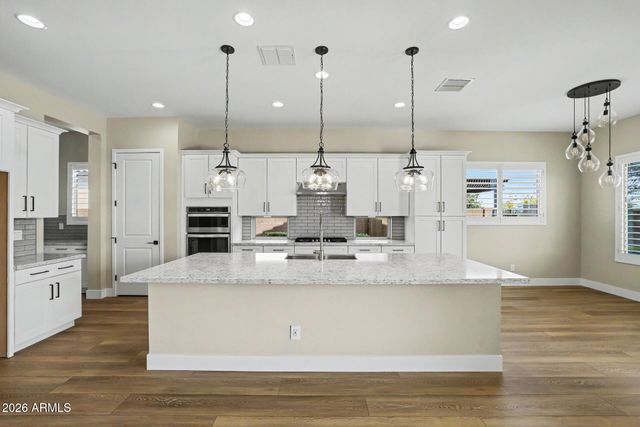 10331 E THORNTON Avenue, Mesa, AZ 85212