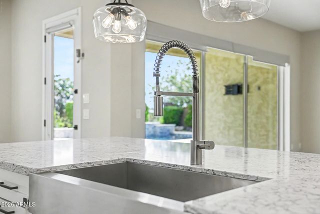 10331 E THORNTON Avenue, Mesa, AZ 85212