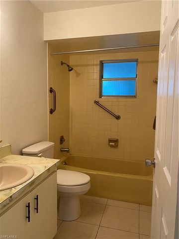 668 98th AVE N, Naples, FL 34108