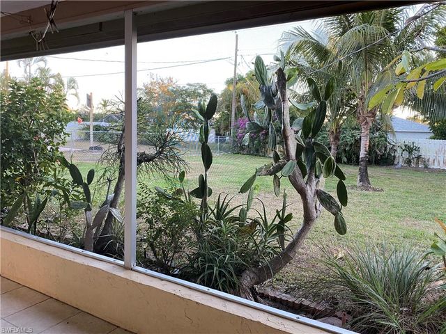 668 98th AVE N, Naples, FL 34108