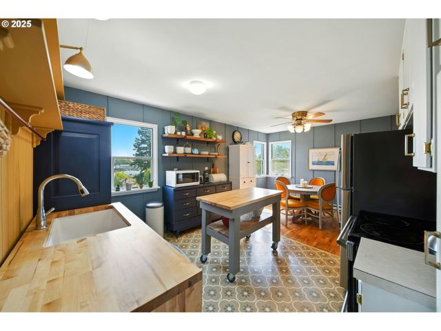 1003 COLLEGE St, Milton Freewater, OR 97862