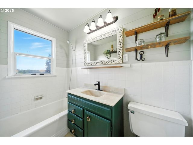 1003 COLLEGE St, Milton Freewater, OR 97862