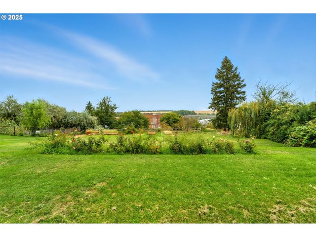 1003 COLLEGE St, Milton Freewater, OR 97862