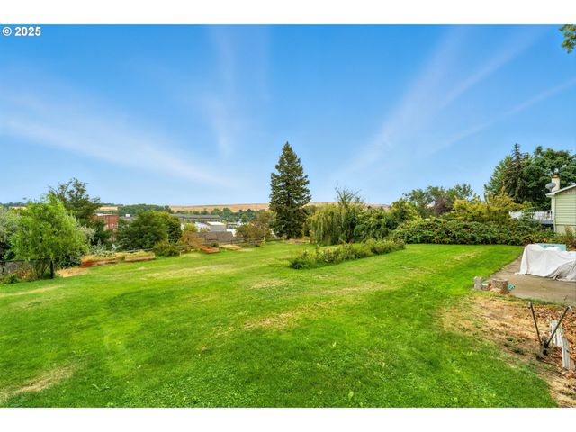 1003 COLLEGE St, Milton Freewater, OR 97862