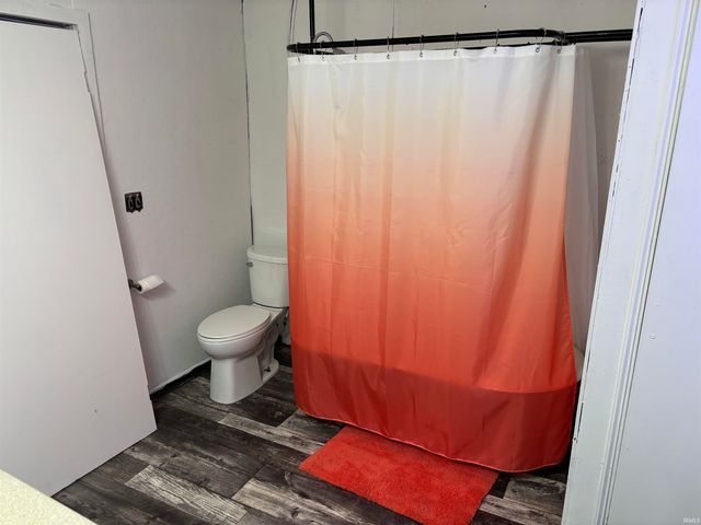 3213 Old River Road, Evansville, IN 47715