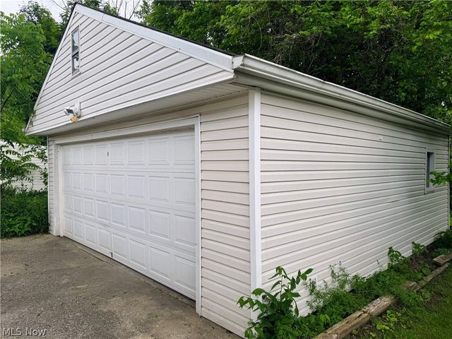1322 Caryl Drive, Bedford, OH 44146
