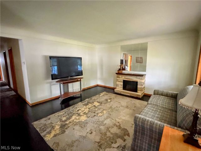 1322 Caryl Drive, Bedford, OH 44146