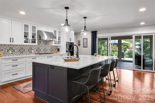 507 Fenwick Court, Hendersonville, NC 28739