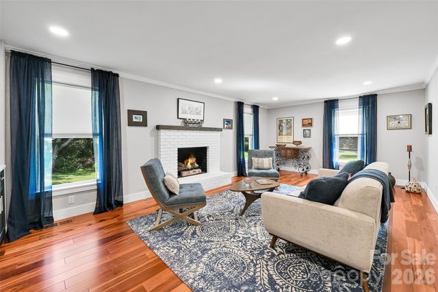 507 Fenwick Court, Hendersonville, NC 28739