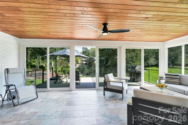 507 Fenwick Court, Hendersonville, NC 28739