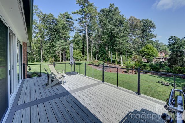 507 Fenwick Court, Hendersonville, NC 28739